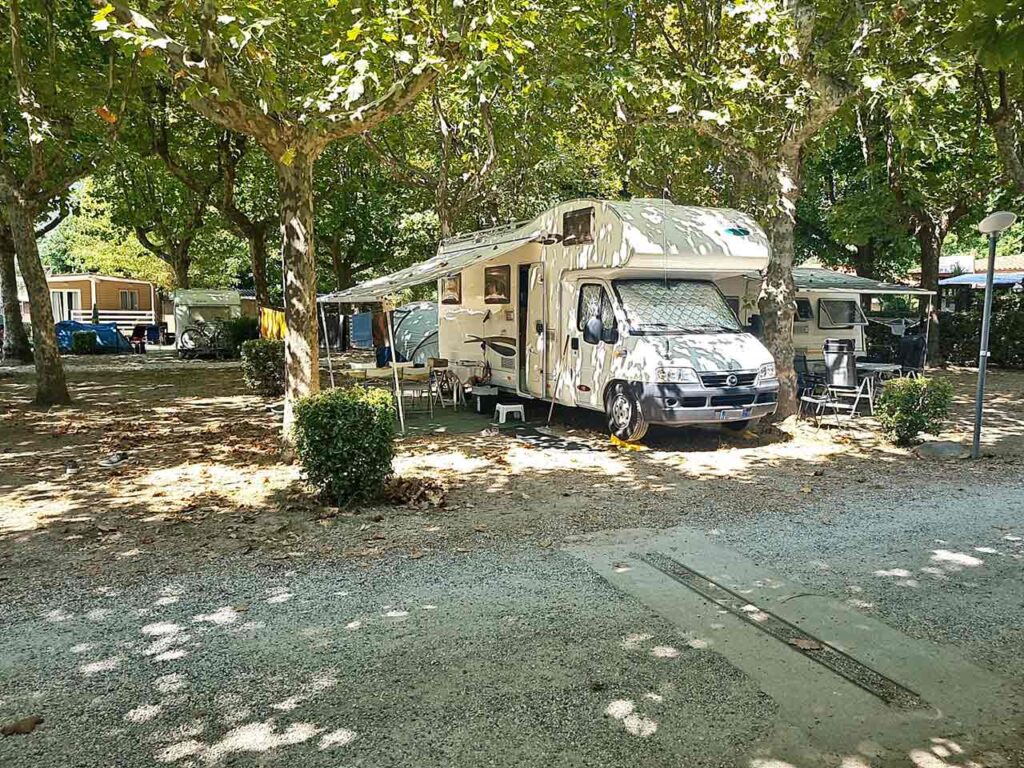 Le piazzole del Camping River a Omeglia (SP).