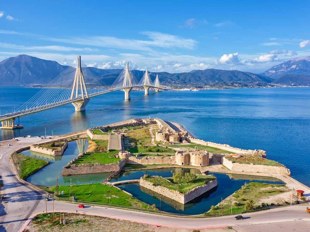 Grecia in camper nel Peloponneso: il Ponte Rion Antirion.