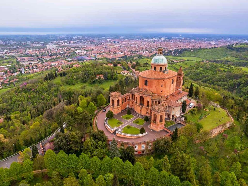 Veduta aerea del Santuario della Madonna di San Luca.