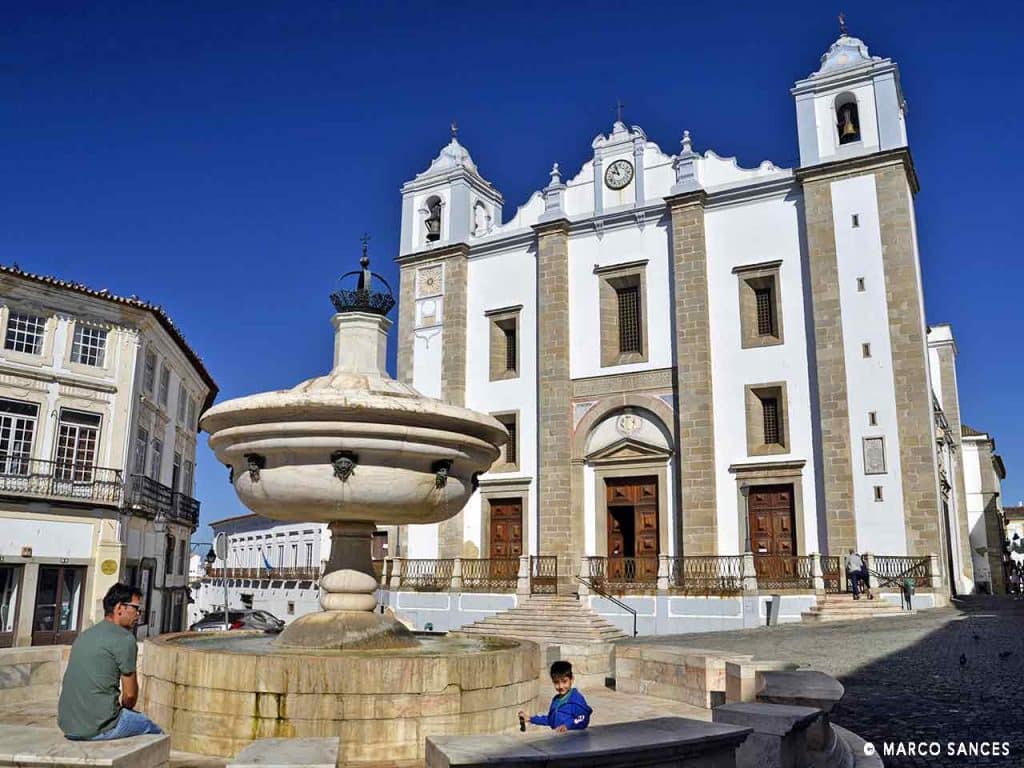 Praca do Giraldo a Evora, uno dei luoghi da visitare in camper ad aprile consigliati dal PLEINAIRCLUB.