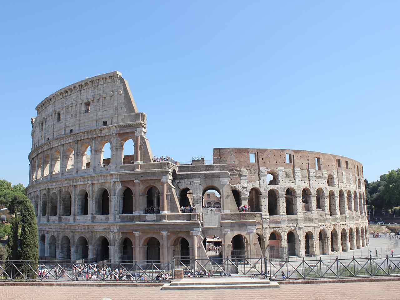 Viaggi in Camper 2024: Roma, l'Anfiteatro Flavio o Colosseo.