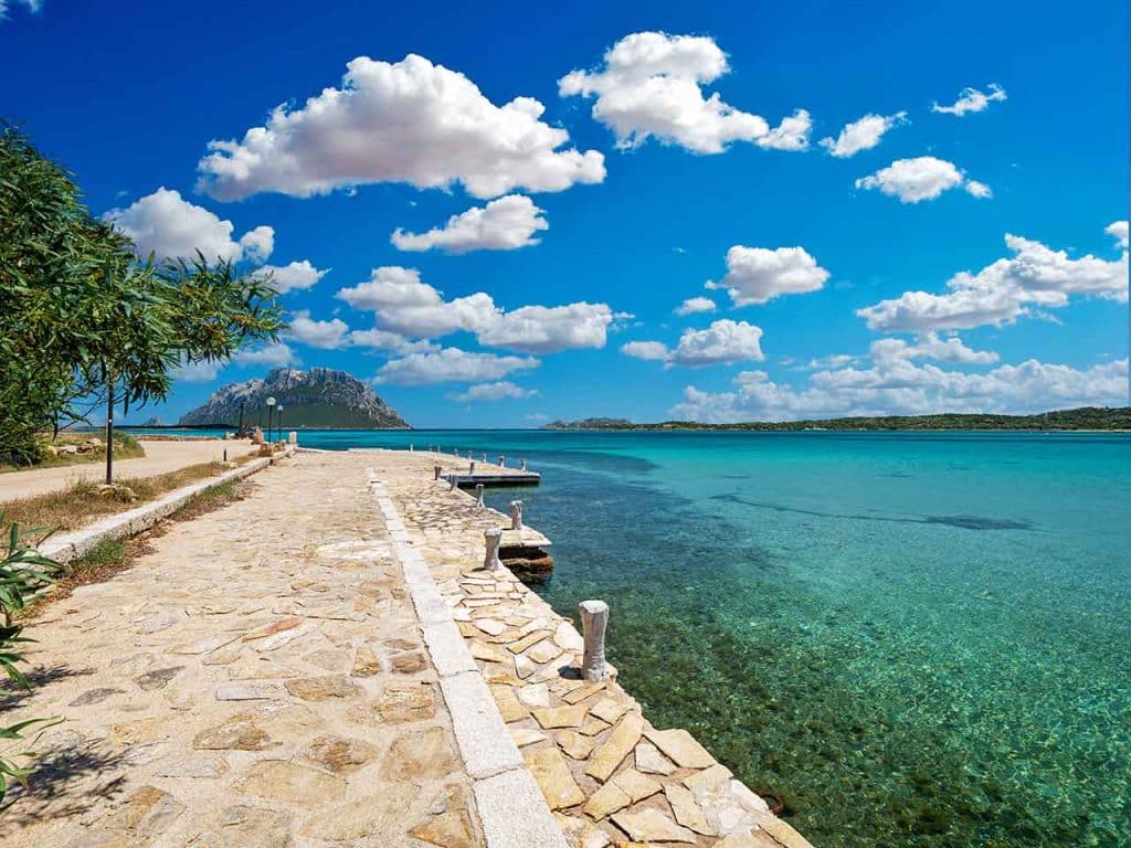 Sardegna in camper dalla Gallura all'Ogliastra: lungomare di Loiri Porto San Paolo.