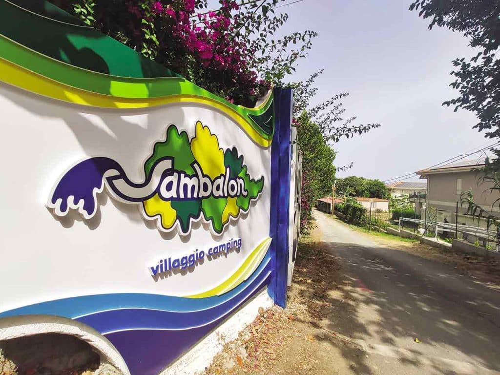 Vacanze in Calabria al Villaggio Camping Sambalon: l'ingresso della struttura.