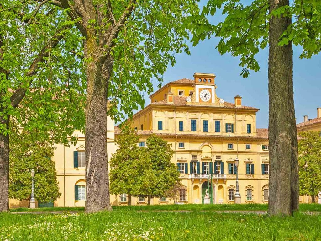 Weekend a Parma e dintorni in camper: il Palazzo Ducale all'interno del Parco Ducale di Parma.