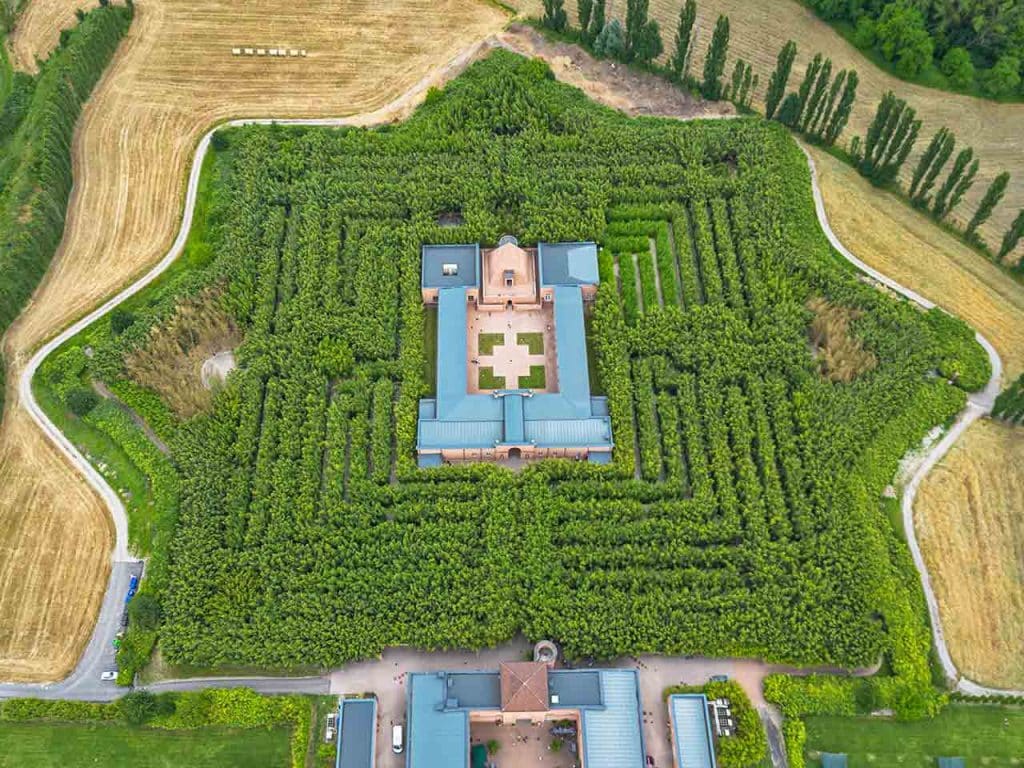 Weekend a Parma e dintorni in camper: il Labirinto della Masone visto dal drone.