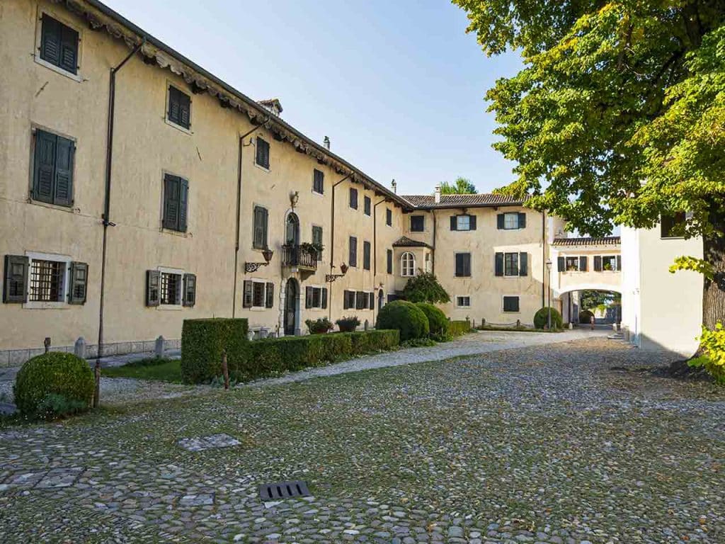 Il Castello di Sopra a Strassoldo, uno dei luoghi da visitare in camper a ottobre consigliati dal PLEINAIRCLUB.