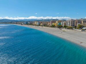 La spiaggia di Catanzaro Lido, una delle tappe del viaggio sulla costa ionica della Calabria suggerito dal PLEINAIRCLUB.