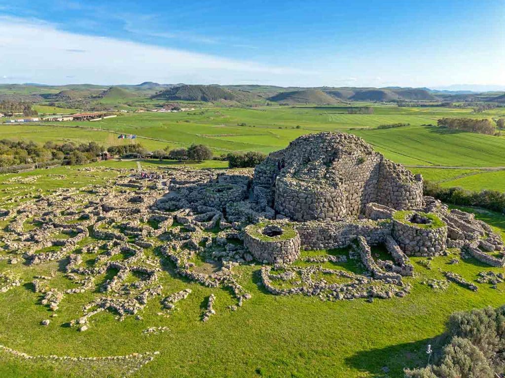 Il villaggio nuragico Su Nuraxi a Barumini in Sardegna, una delle mete consigliate dal PLEINAIRCLUB per le vacanze in camper 2026.