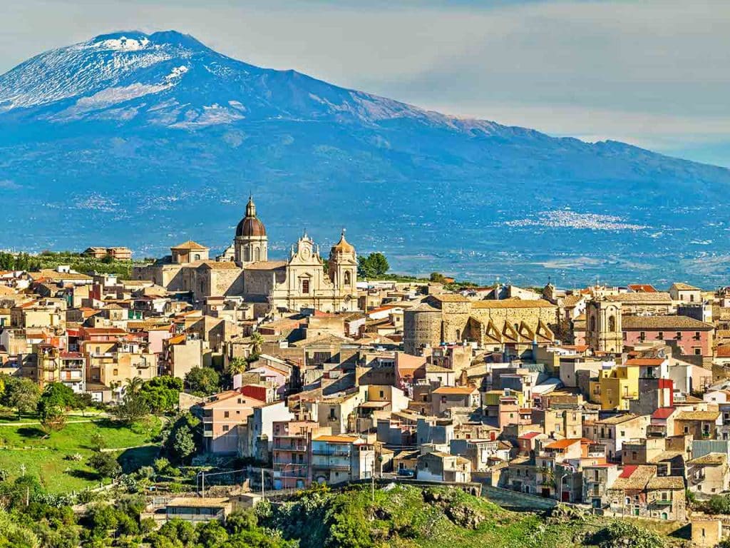 Panorama di Militello in Val di Catania, uno dei luoghi da visitare in camper a gennaio suggeriti dal PLEINAIRCLUB.