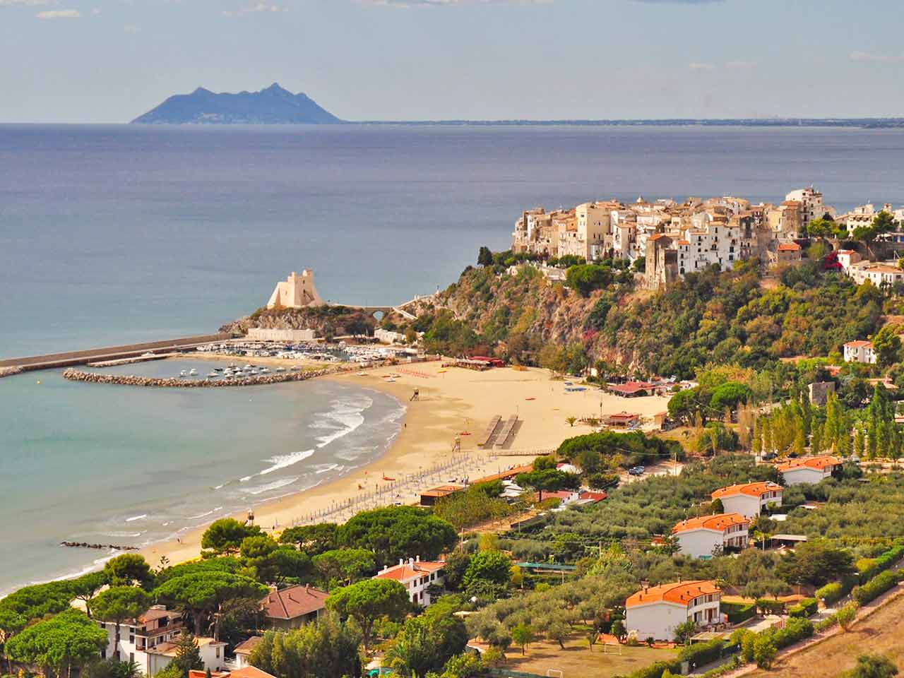 Il mare d'inverno a Sperlonga.