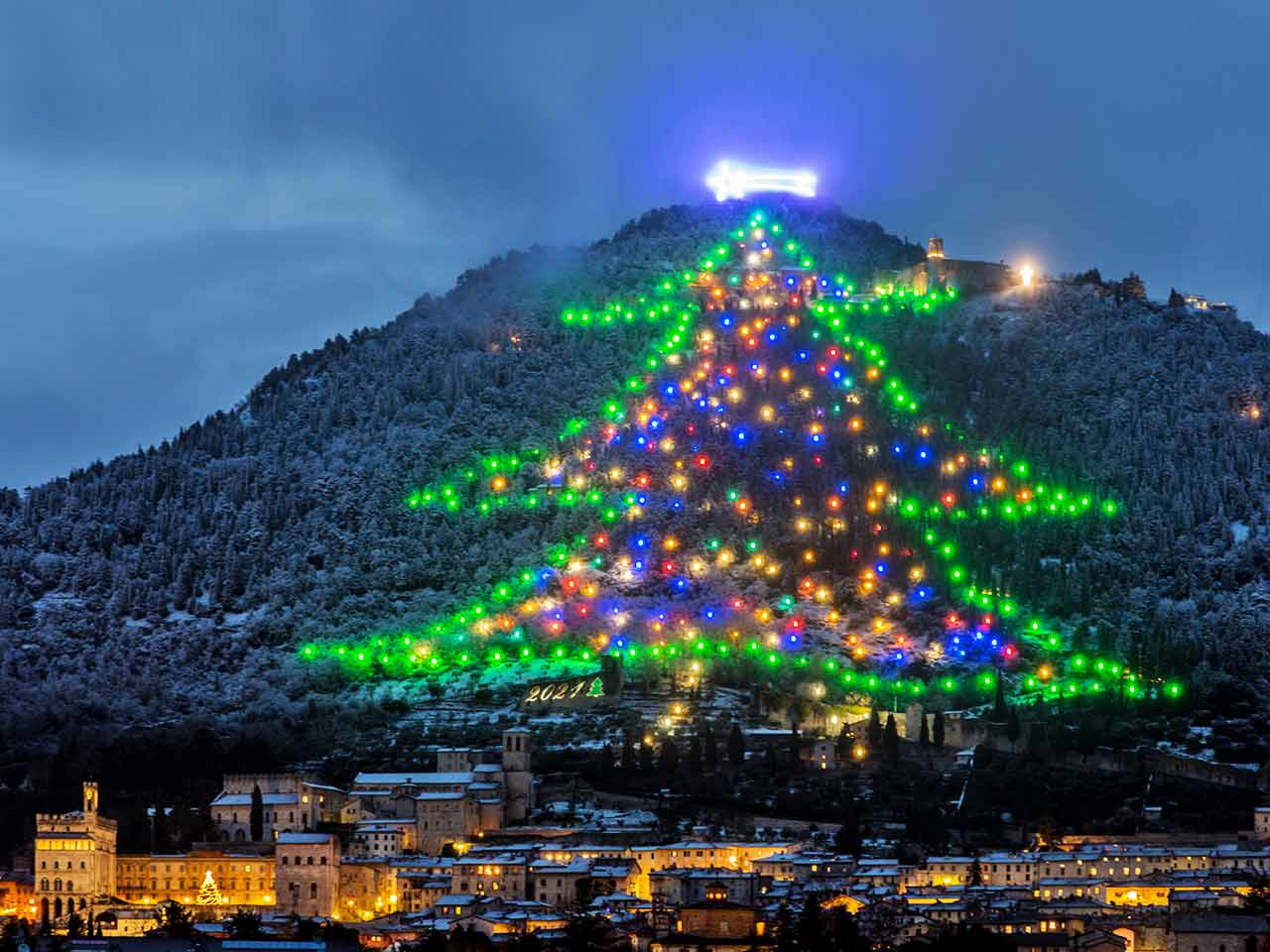 Gubbio, l'Albero di Natale più grande del mondo - Dove andare per il ponte dell'Immacolata.