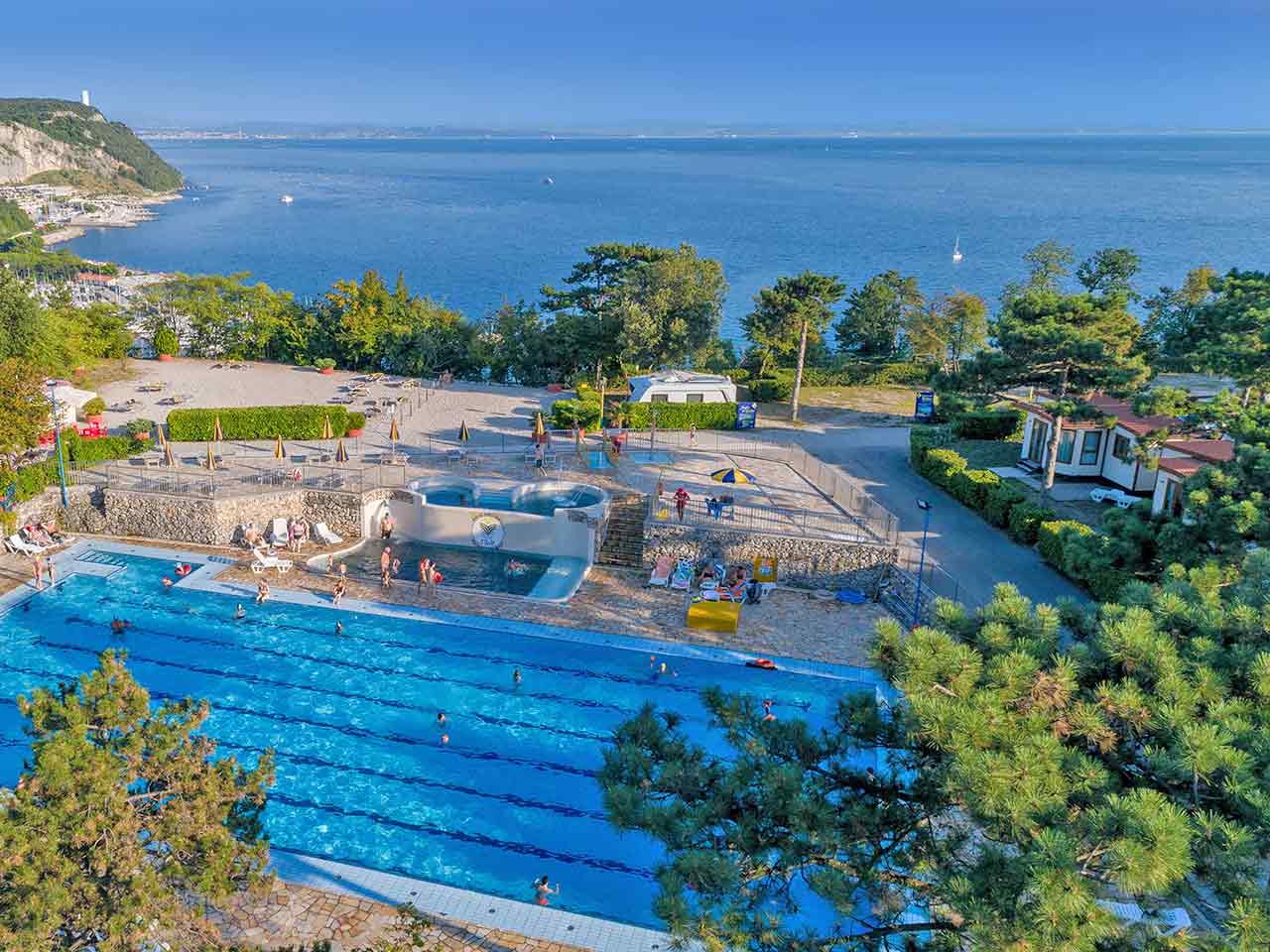 Il Camping Village Mare Pineta a Duino-Aurisina (TS), uno dei migliori campeggi in Friuli Venezia Giulia.