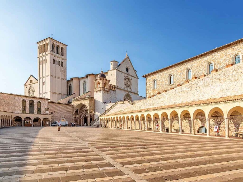 Weekend in Umbria con il camper: la basilica di San Francesco ad Assisi.
