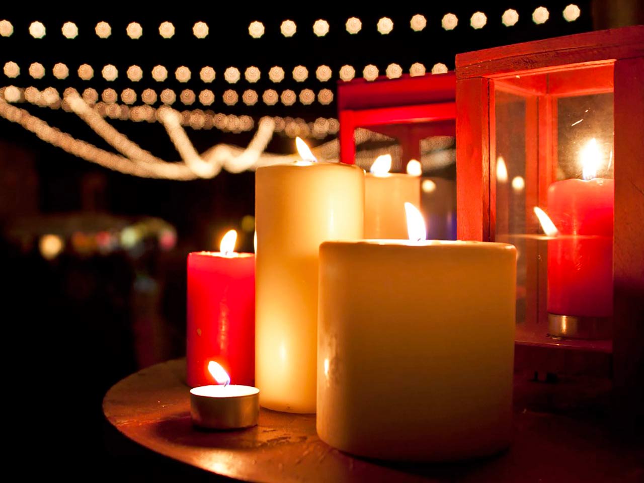 Vari tipi di candele in esposizione - Candele a Candelara con lo sconto del Club.