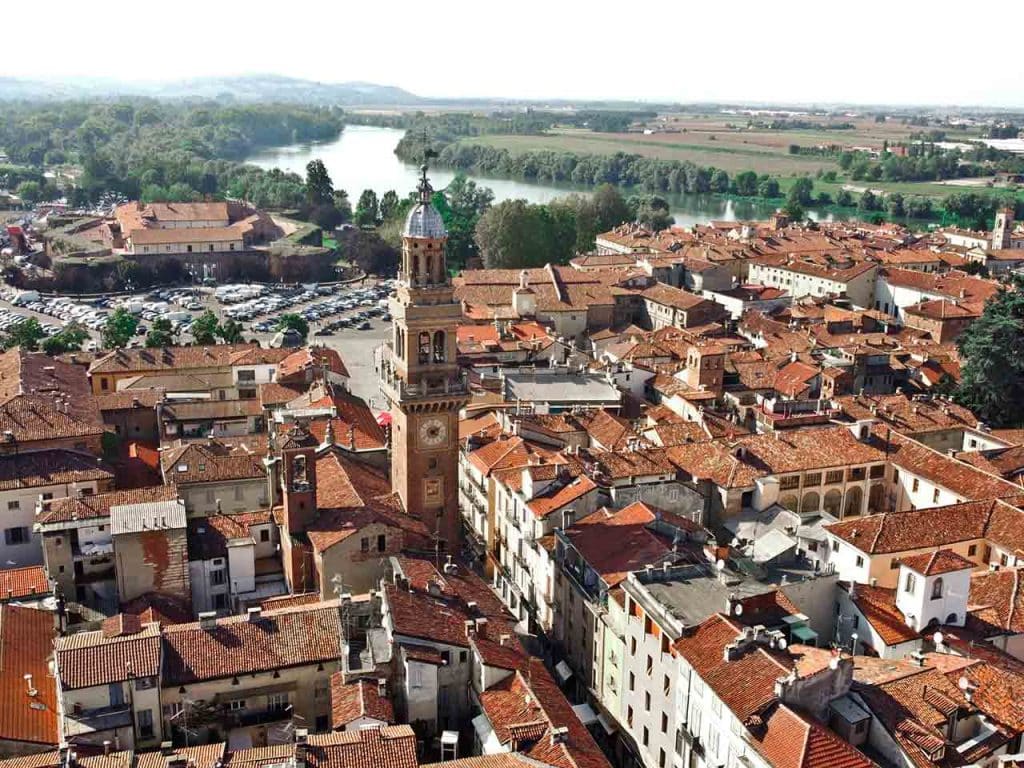 Casale Monferrato, una tappa da non perdere durante un weekend nel Monferrato in camper.