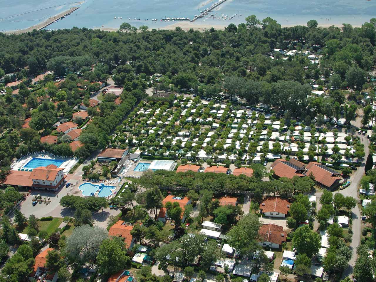 Veduta aerea del Residence Camping Punta Spin a Grado (GO).