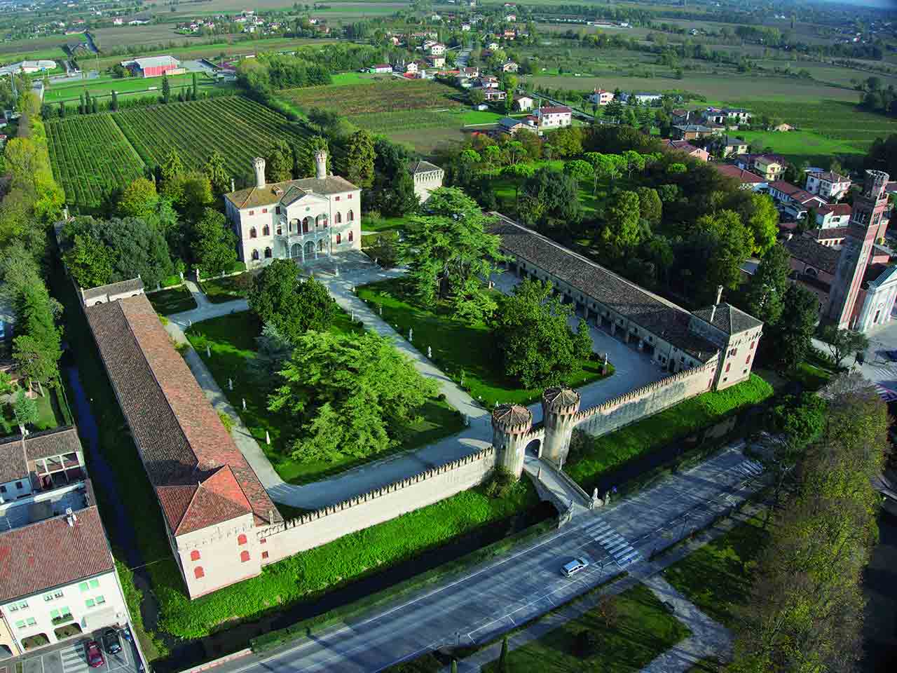 Villa Giustinian, Ciani Bassetti, conosciuta come il Castello di Roncade - Un weekend in camper a Treviso e dintorni.