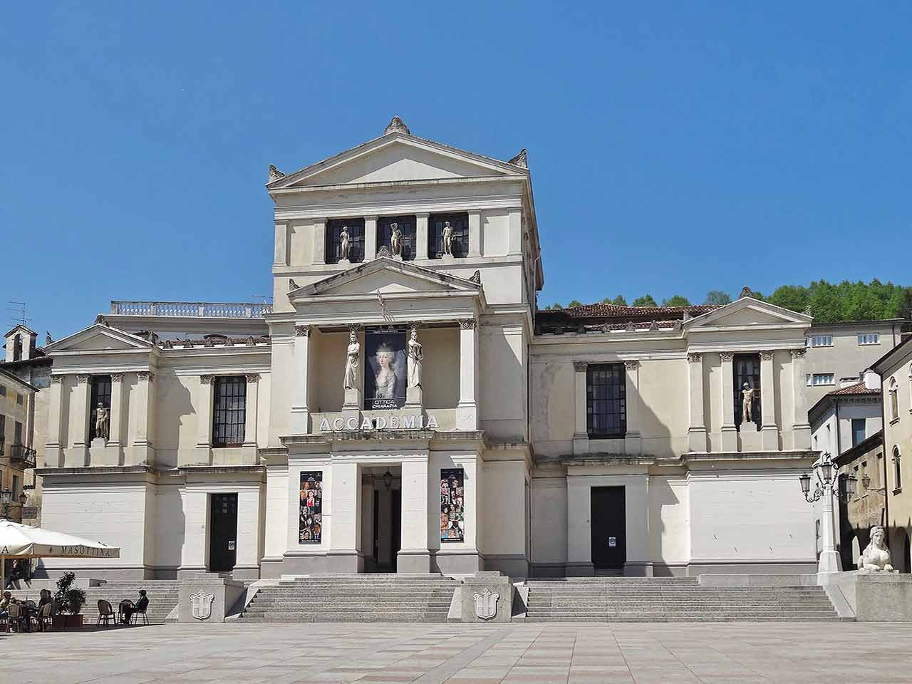 Il Teatro Accademia in Piazza Cima a Conegliano Veneto - Un weekend in camper a Treviso e dintorni.