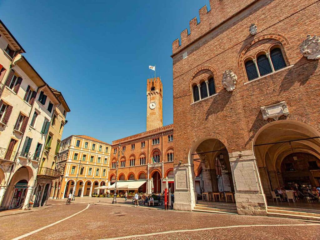 Weekend in camper a Treviso e dintorni: Piazza dei Signori.