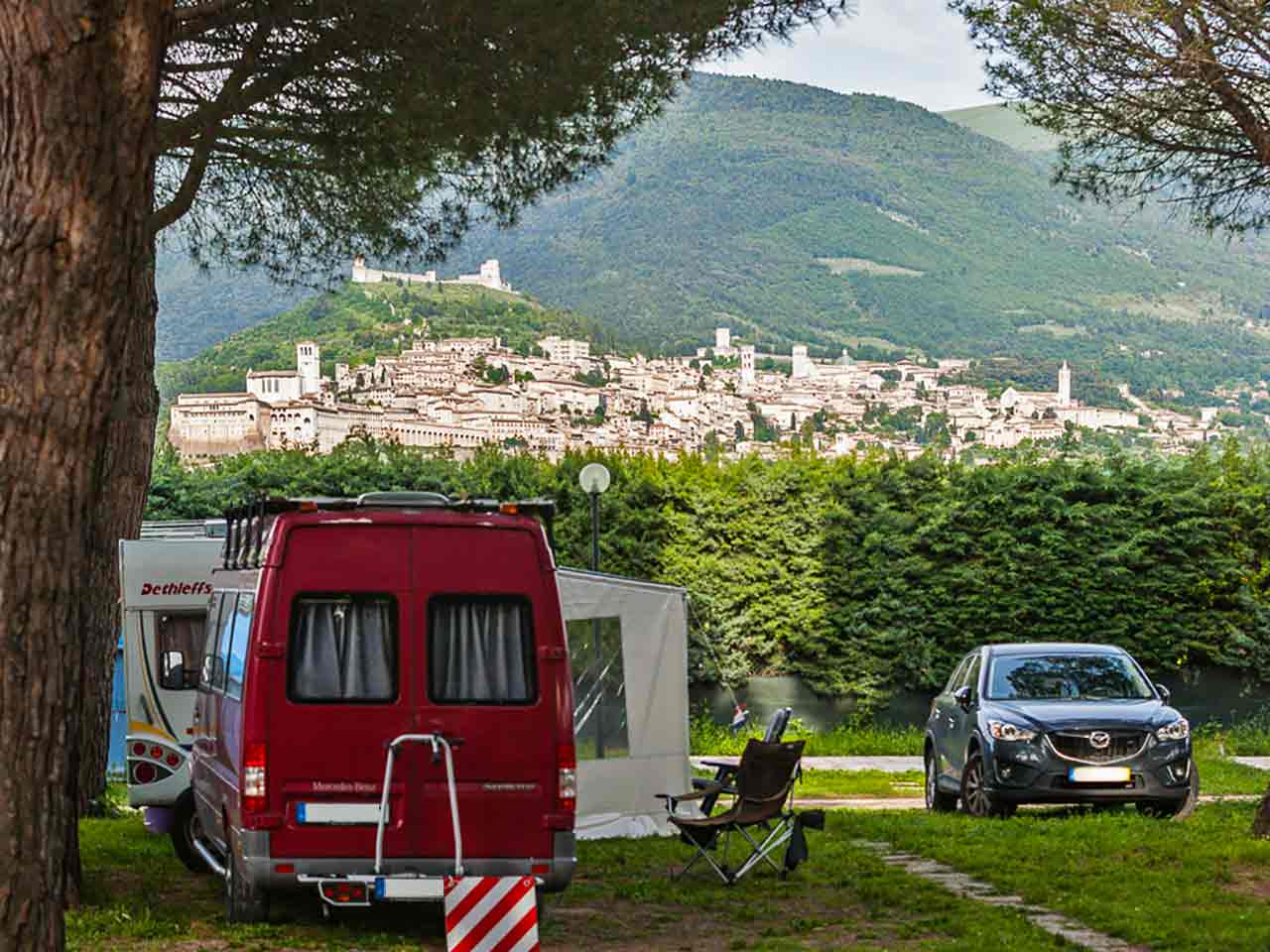 Green Village Assisi: Il panorama della città di Assisi dal campeggio
