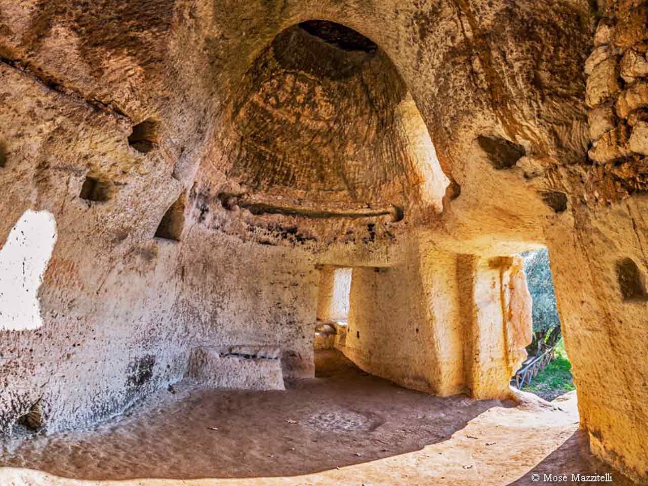 Calabria in camper. City Break a Tropea: le Grotte di Zungri