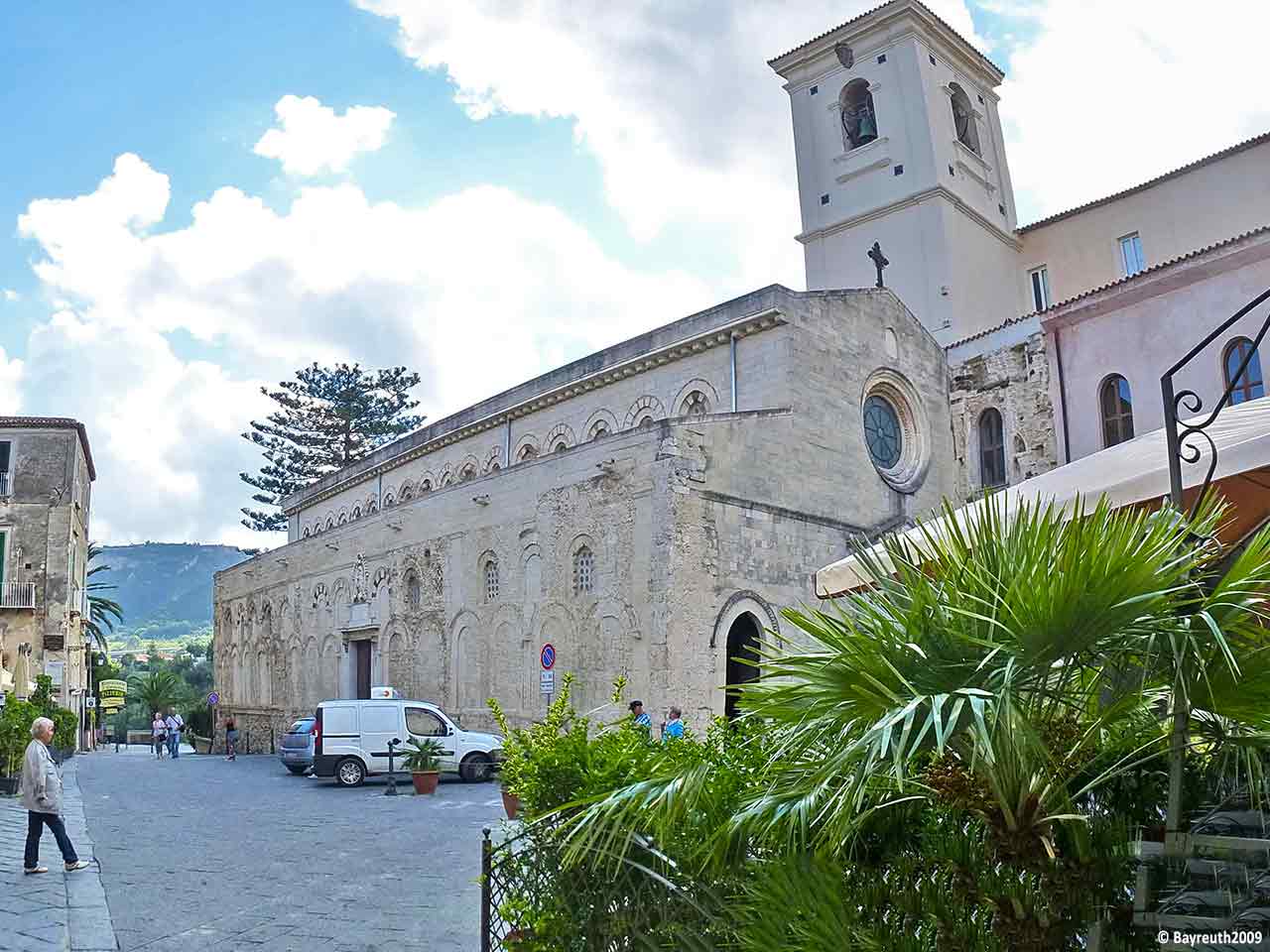 Calabria in camper. City Break a Tropea: Cattedrale di Maria Santissima di Romania a Tropea