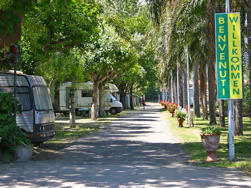 Il camping Mokambo a Mascali (CT), dove puoi vivere le vacanze in campeggio con i vantaggi della Sicily Camping Card.