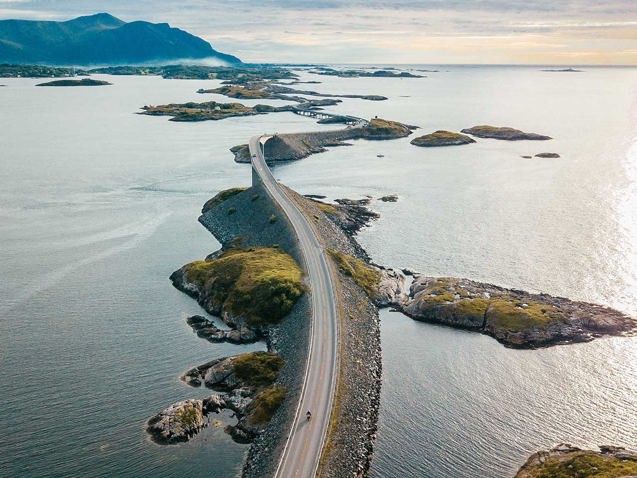 La Atlanterhavsveien o Atlantic Road in Norvegia, uno dei viaggi pleinair in Europa da non perdere suggeriti dal PLEINAIRCLUB.