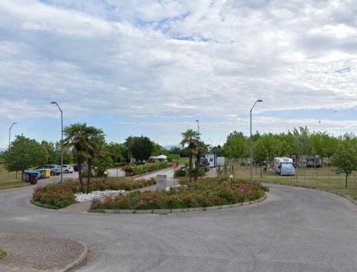 AREA SOSTA CAMPER CAMPING ALBATROS