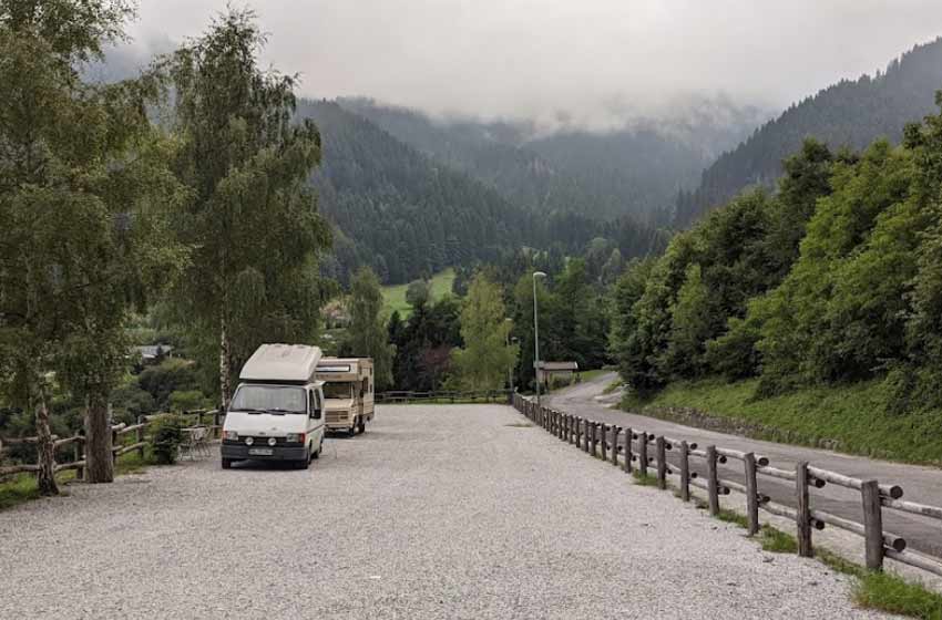 Area sosta camper lozio