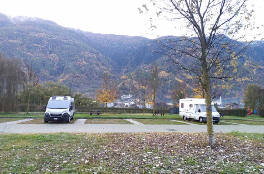 Area sosta camper lovero