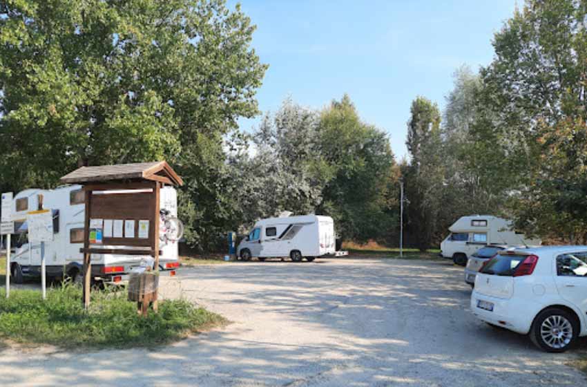 Attracco turistico fluviale e area sosta camper