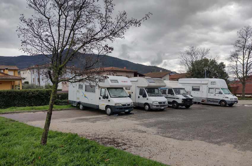 Area sosta camper calci