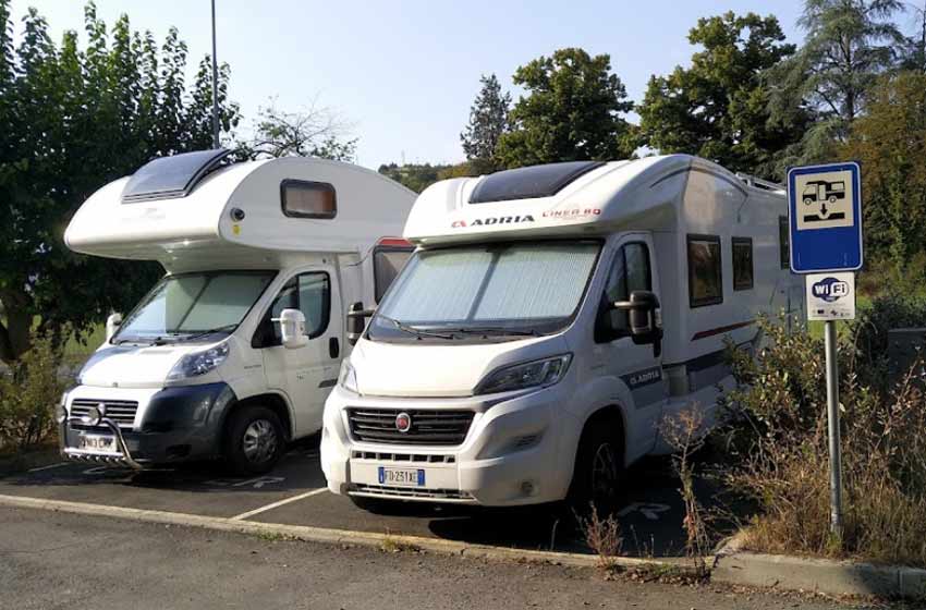 Area sosta camper ciano d'enza