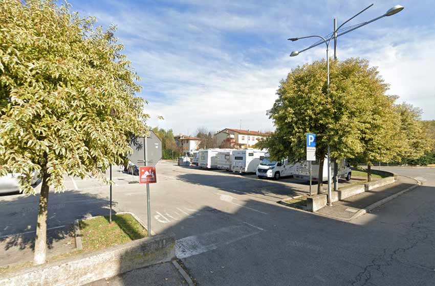 Parcheggio piazzale "7 f.lli govoni cento"