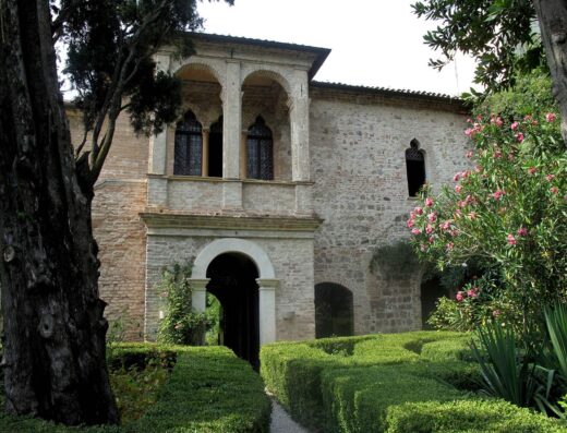 MUSEI CIVICI – CASA DEL PETRARCA