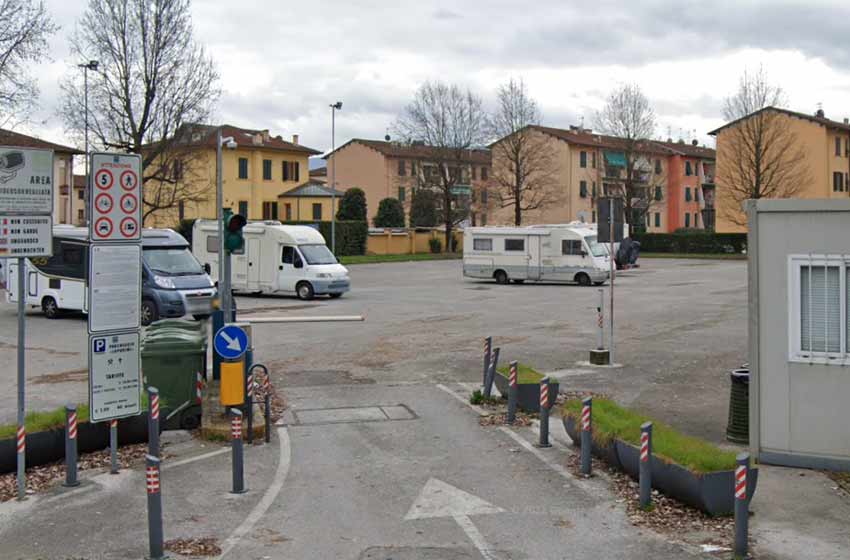 Parcheggio camper luporini