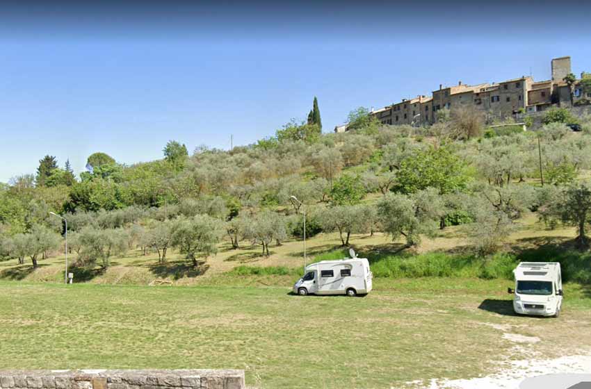 Area sosta camper lucignano