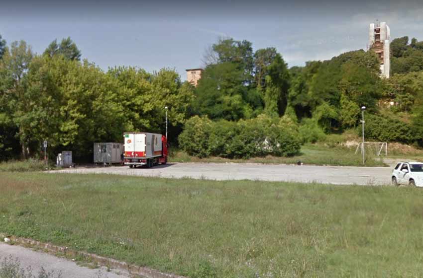 Parcheggio camper con cambio dell'acqua