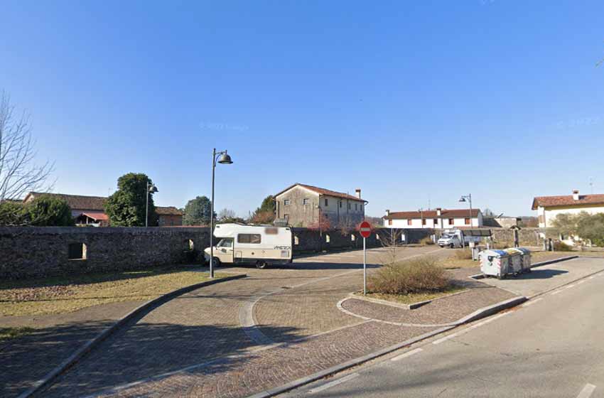 Area sosta camper oleis