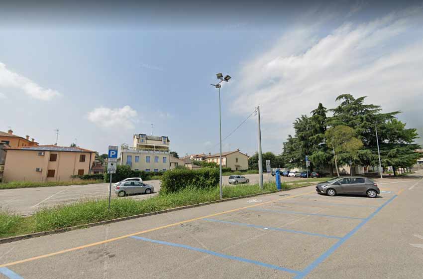 Parcheggio largo x martiri
