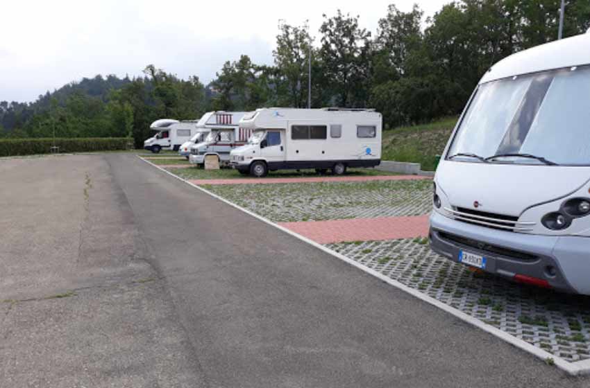 Area sosta camper montese