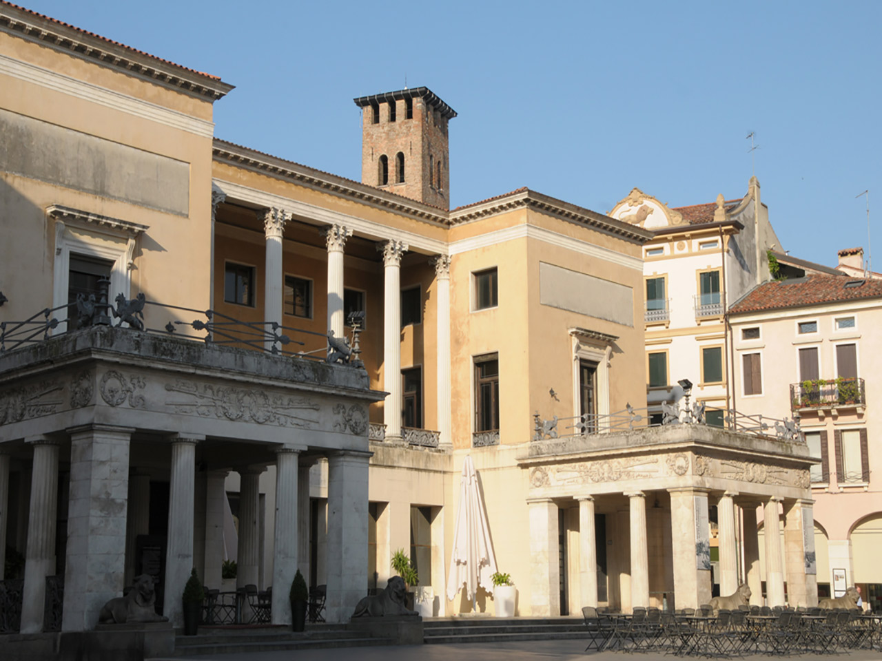 Lo storico Caffè Pedrocchi che ospita il Museo del Risorgimento e dell'Età Contemporanea, uno dei Musei di Padova al quale puoi accedere con il biglietto ridotto grazie alla tessera del PLEINAIRCLUB.