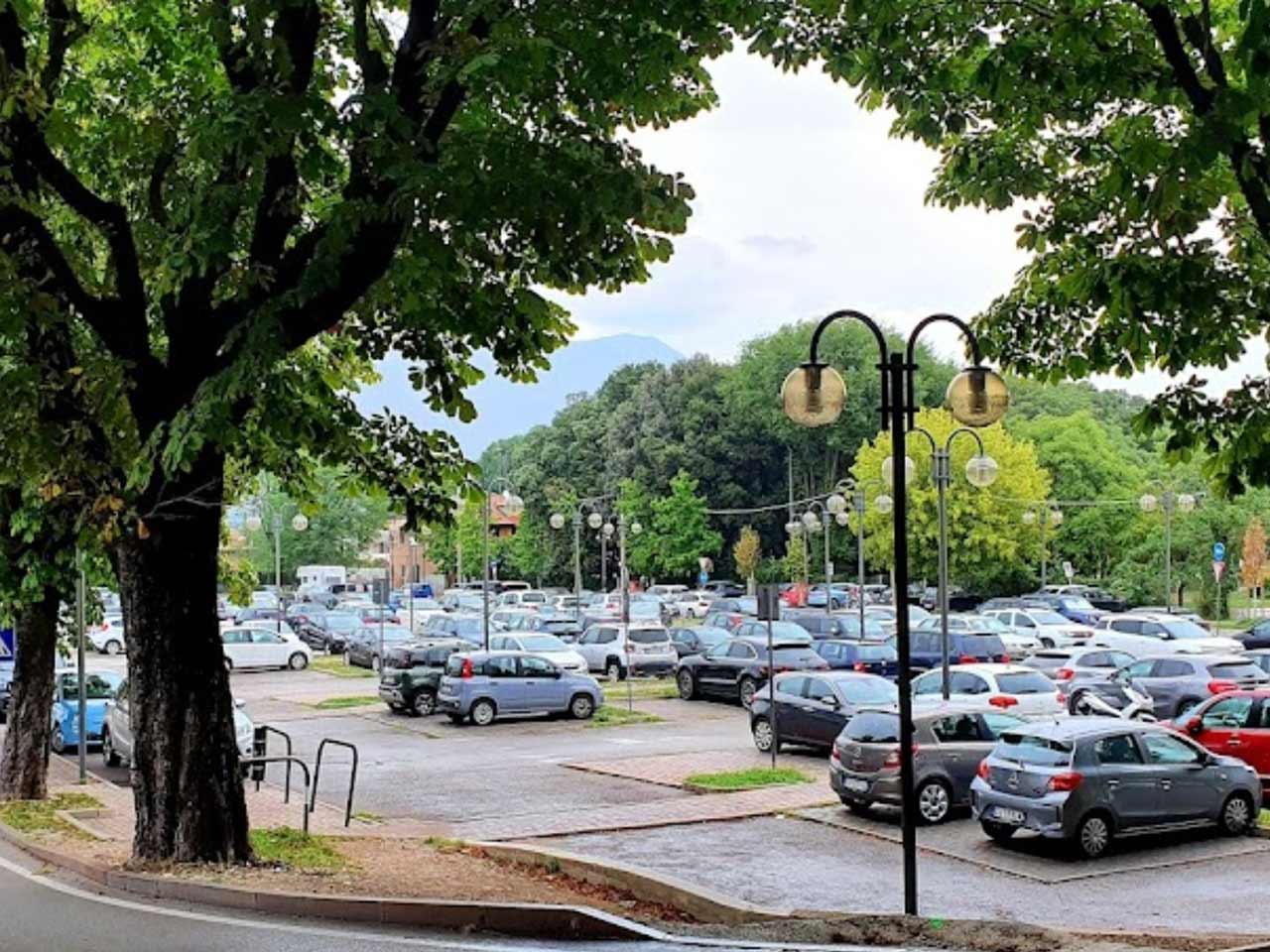 Parcheggio prato 1