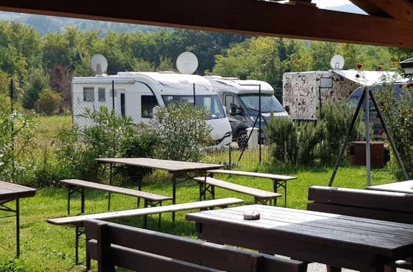 Area sosta camper lago comunale valnure