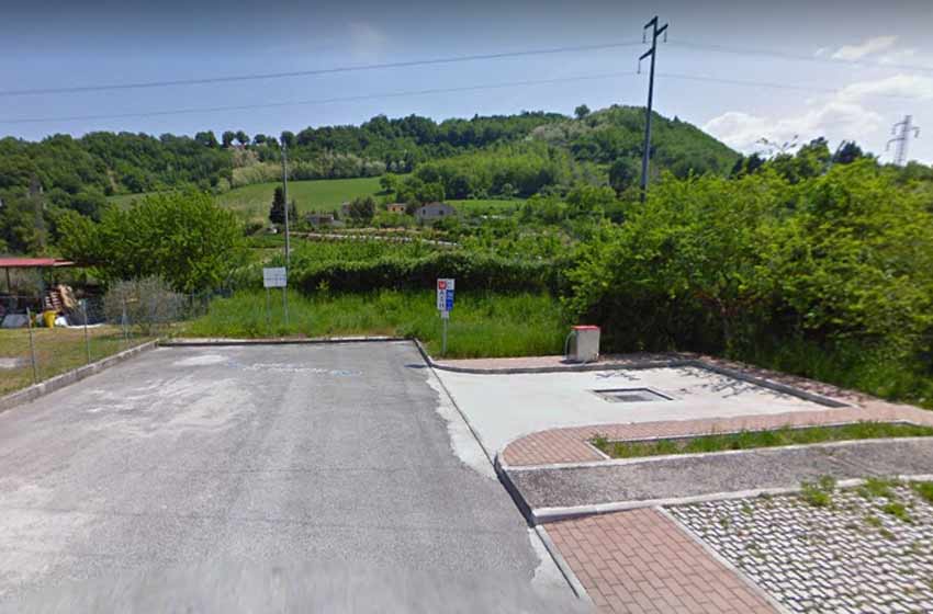 Area attrezzata camper serra san quirico