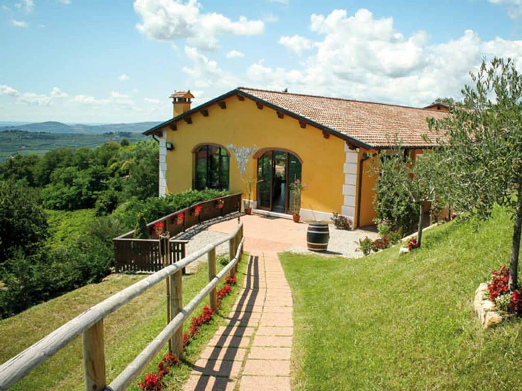 Gli sconti nelle cantine per il vino: l'Azienda Agricola Coffele a Soave (VR).