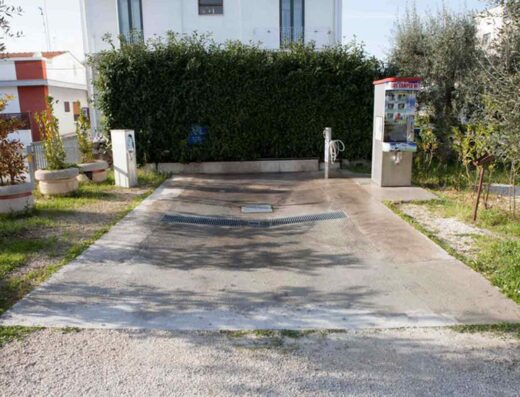 AREA SOSTA CAMPER NEL VERDE