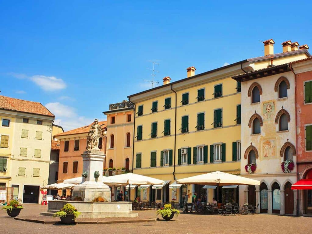 Pasqua e Pasquetta in camper: Piazza Paolo Diacono a Cividale del Friuli.