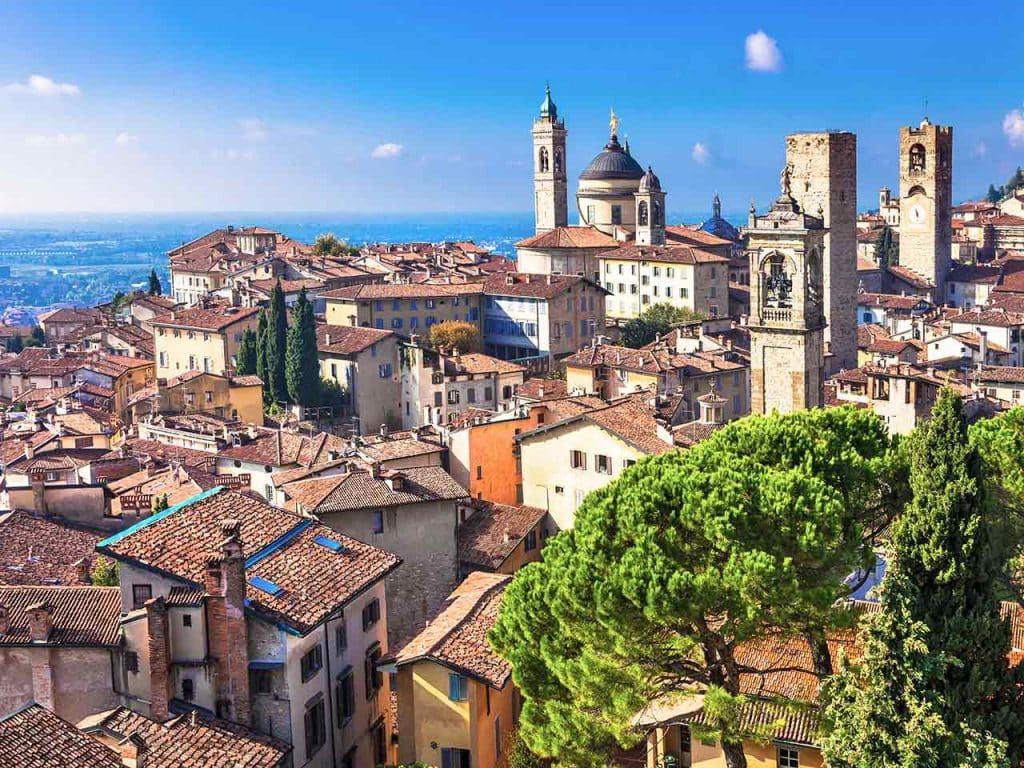 Cosa vedere in camper a Bergamo e dintorni: il panorama della Città Alta di Bergamo.